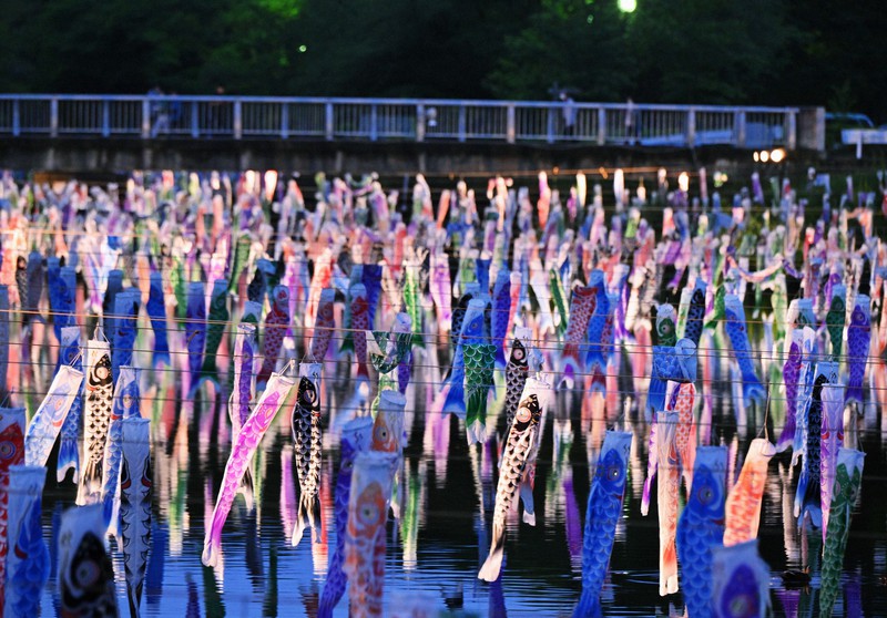 20匹から4000匹へ春風泳ぎ30年 館林・こいのぼりの里まつり | 毎日新聞
