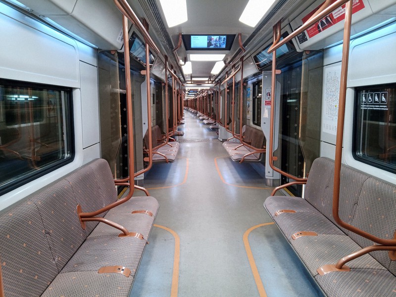 まるでSF…近未来空間 モスクワに世界最長の地下鉄環状線が開通 [写真