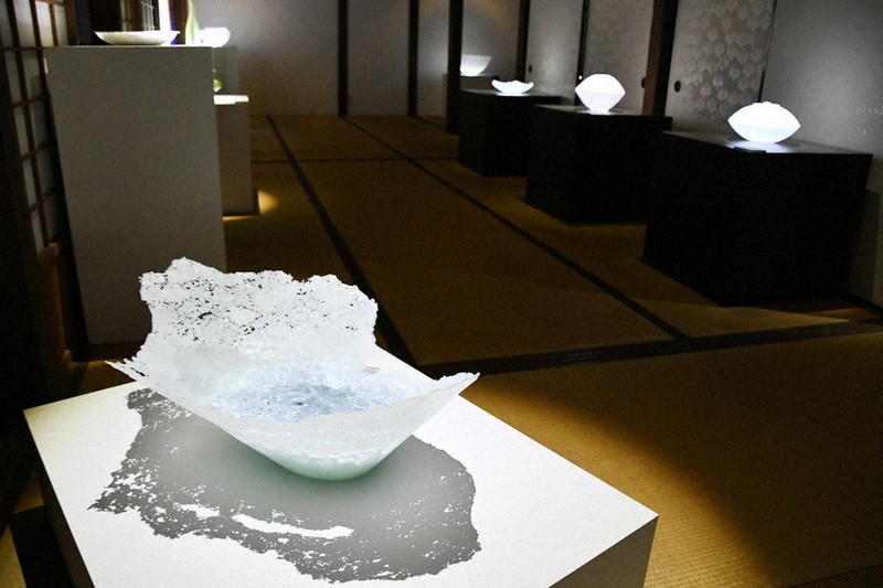畳敷き空間に光のART 海外作家含め31人が100点 国史跡「旧崇広堂」 7日
