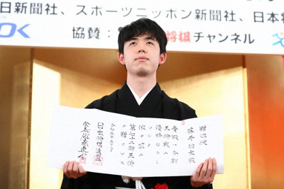 初防衛の藤井聡太王将が就位式「羽生善治九段の大局観、深く感じた