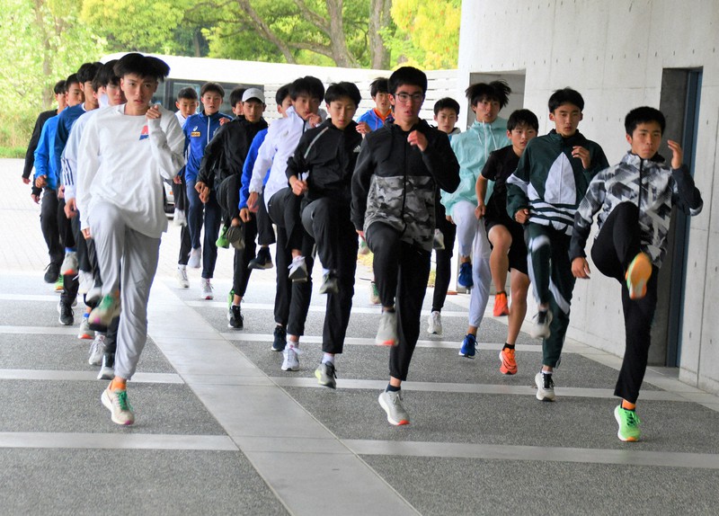 春先好調の須磨学園・男子 悲願の都大路Vへ、西脇工の壁に挑む | 毎日新聞