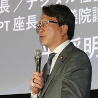 人工知能（AI）に関する展示会で講演し、首相官邸の対応について苦言を呈した自民党の平将明衆院議員＝東京都江東区で2023年5月11日午前10時52分、原田啓之撮影