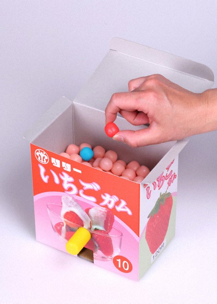 駄菓子の国：リリー（東大阪市） 押せば飛び出る当たり付きガム | 毎日新聞