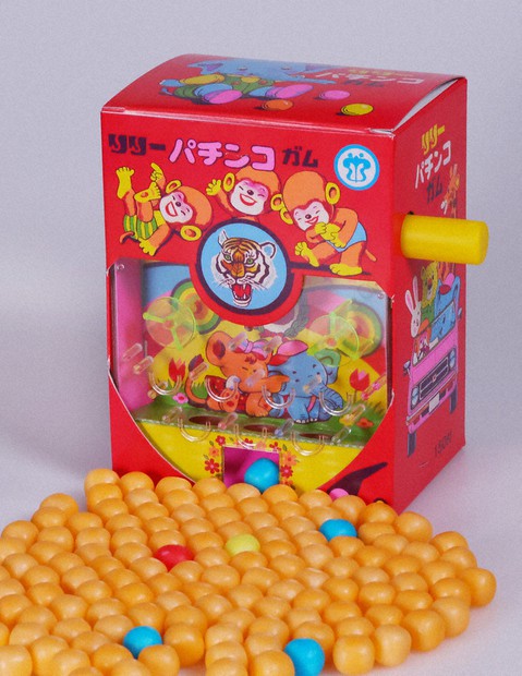 野球盤、パチンコ…押せばコロリ 当たるかな？ リリーのガム | 毎日新聞