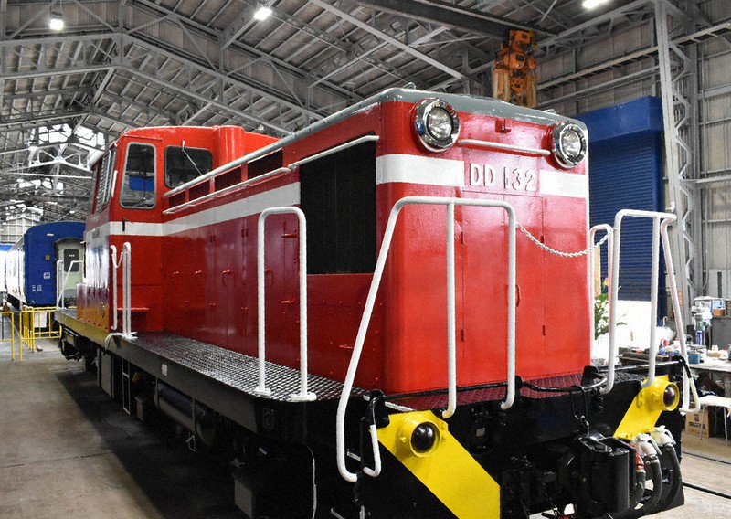 現役時代の輝き復活 DD132機関車 保存会がお色直し 小坂鉄道