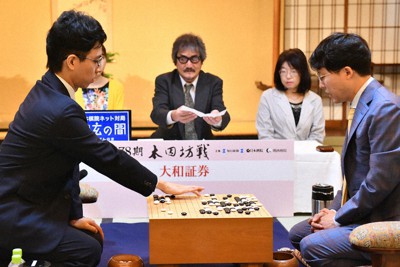 囲碁:第78期本因坊戦 第1局 一力、強気の封じ手 毎日新聞