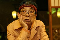 生前、自ら「立川雲黒斎家元勝手居士(たてかわうんこくさいいえもとかってこじ)」という戒名をつけた故・立川談志さん＝東京都台東区上野の伊豆栄本店で2006年12月、藤原亜希撮影