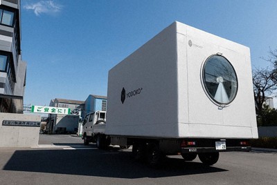 中銀カプセルタワーのカプセルを活用したトレーラー外観