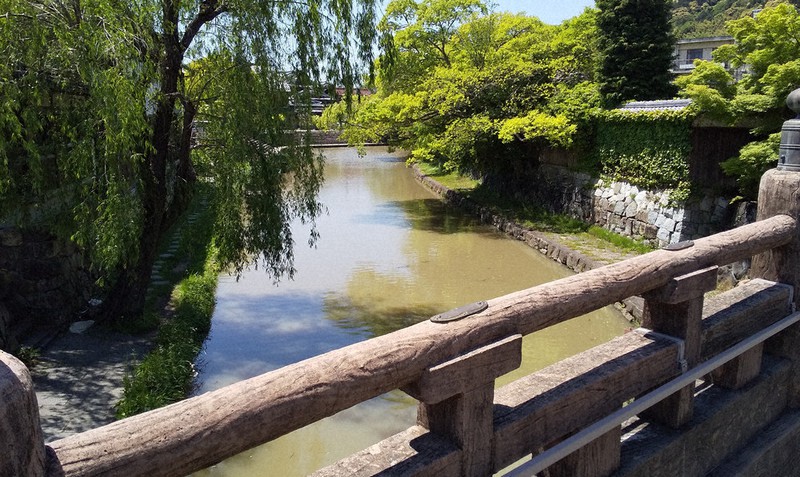 訪ねてみました：八幡堀＝滋賀県近江八幡市 和舟でゆっくり、風を感じ