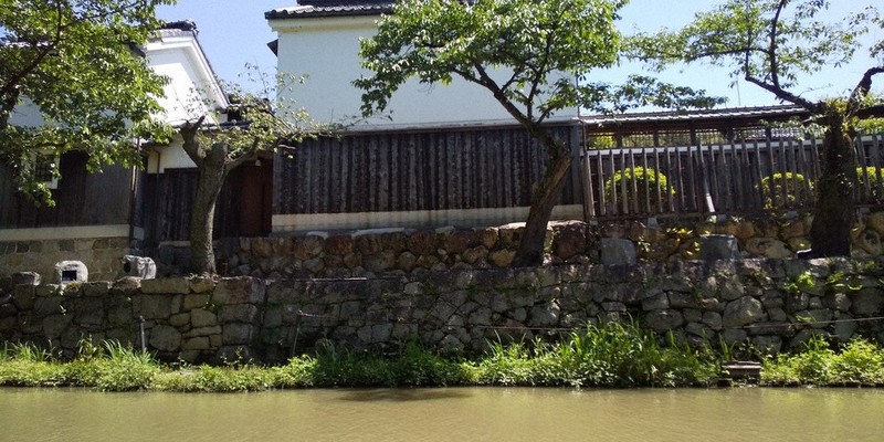 訪ねてみました：八幡堀＝滋賀県近江八幡市 和舟でゆっくり、風を感じ