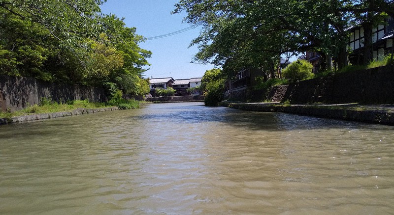 訪ねてみました：八幡堀＝滋賀県近江八幡市 和舟でゆっくり、風を感じ