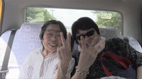 ドキュメンタリー映画「毎日がアルツハイマー」の関口祐加監督（右）と関口監督の母、関口ひろこさん（C）2014 NY GALS FILMS