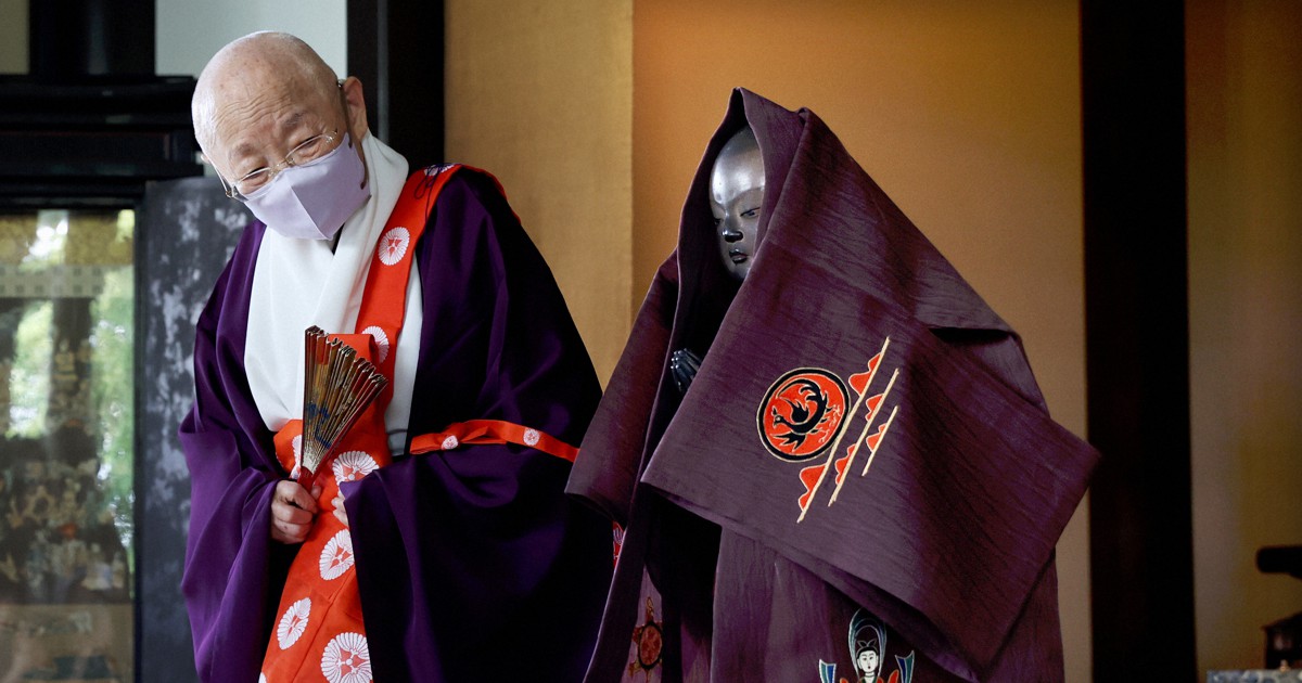 聖徳太子二歳像が衣替え 奈良・中宮寺 [写真特集1/13] | 毎日新聞