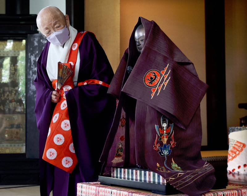 聖徳太子二歳像が衣替え 奈良・中宮寺 [写真特集1/13] | 毎日新聞