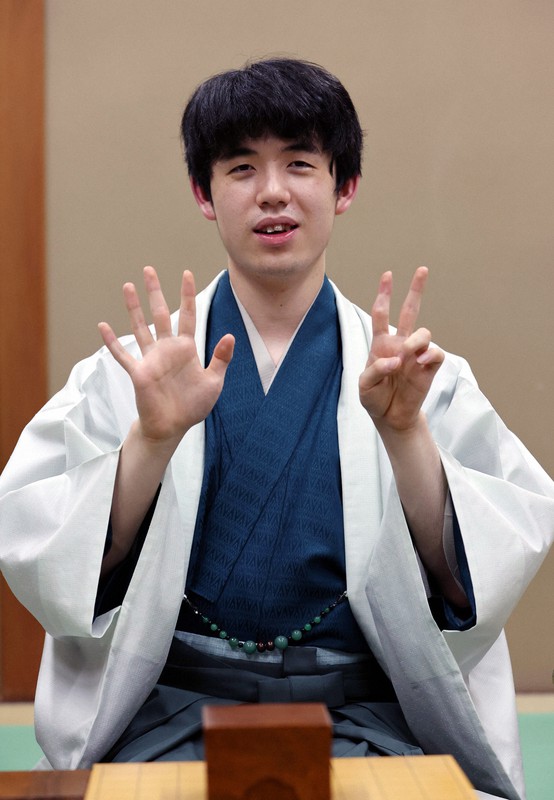 藤井聡太王将が名人戦制し将棋界の頂点に [写真特集7/12] | 毎日新聞