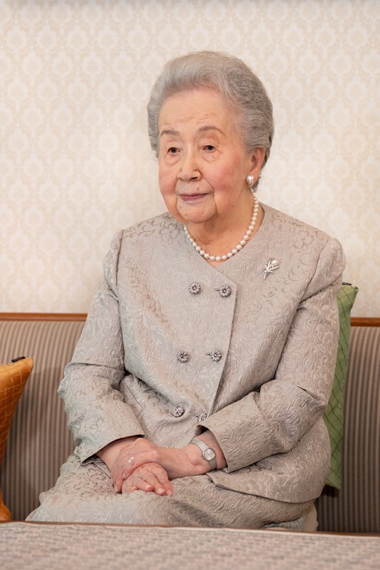 三笠宮殿下からの贈答品 三笠宮妃百合子さまが100歳に 明治以降の女性皇族で最高齢 [写真