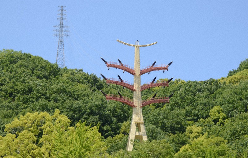 送配電事業に興味持って 鉄塔カード、就活生らにPR 姿さまざま、まるで