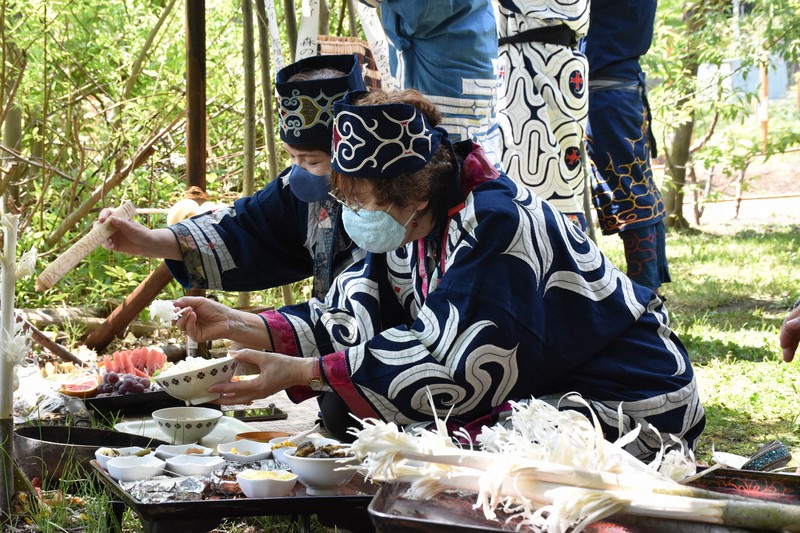 アイヌの伝統儀式「コタンノミ」 自然の神々に感謝、輪踊り楽しむ