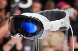 披露された「Apple Vision Pro」の実機