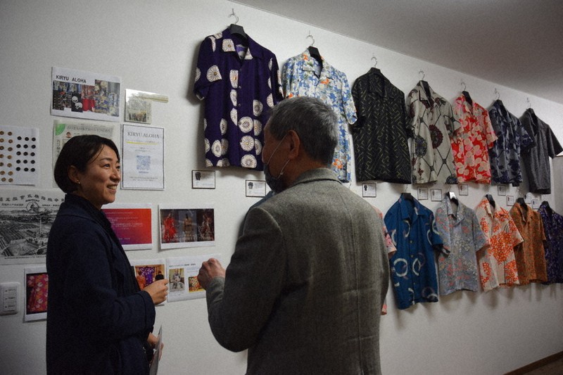 再生・繊維の街から：／下 アロハシャツで気軽に 絹の着物を「アップ