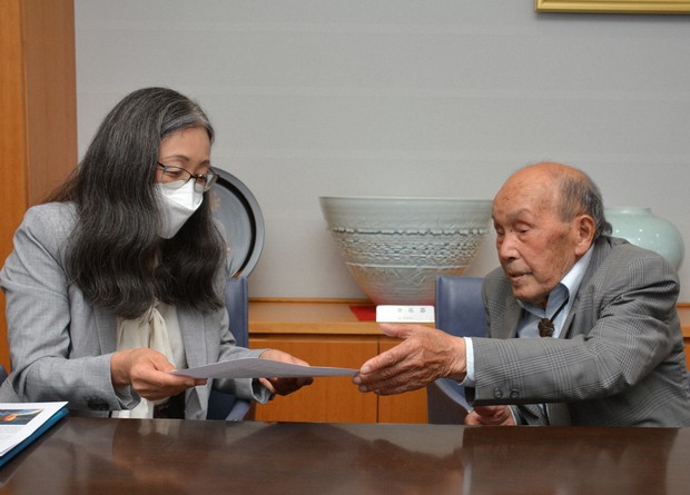 終末の緊急サイン ハロルド・L・ウィルミントン 80 years ago today, World War II officially ended when