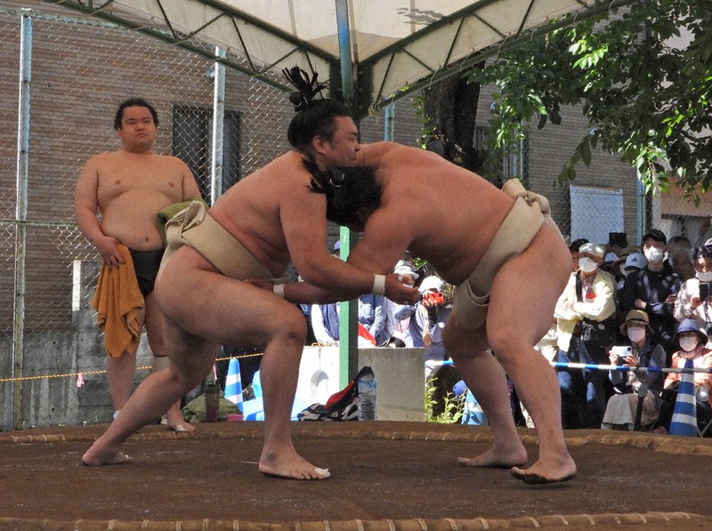 大相撲 熱のこもった三番稽古 新大関・霧島関、若元春関と 下諏訪・夏