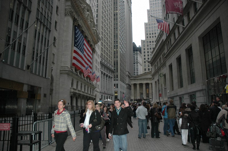 いつの時代も金融危機の予兆とよばれる現象はある＝米ニューヨークのウォール街で2009年4月、山口敦雄撮影