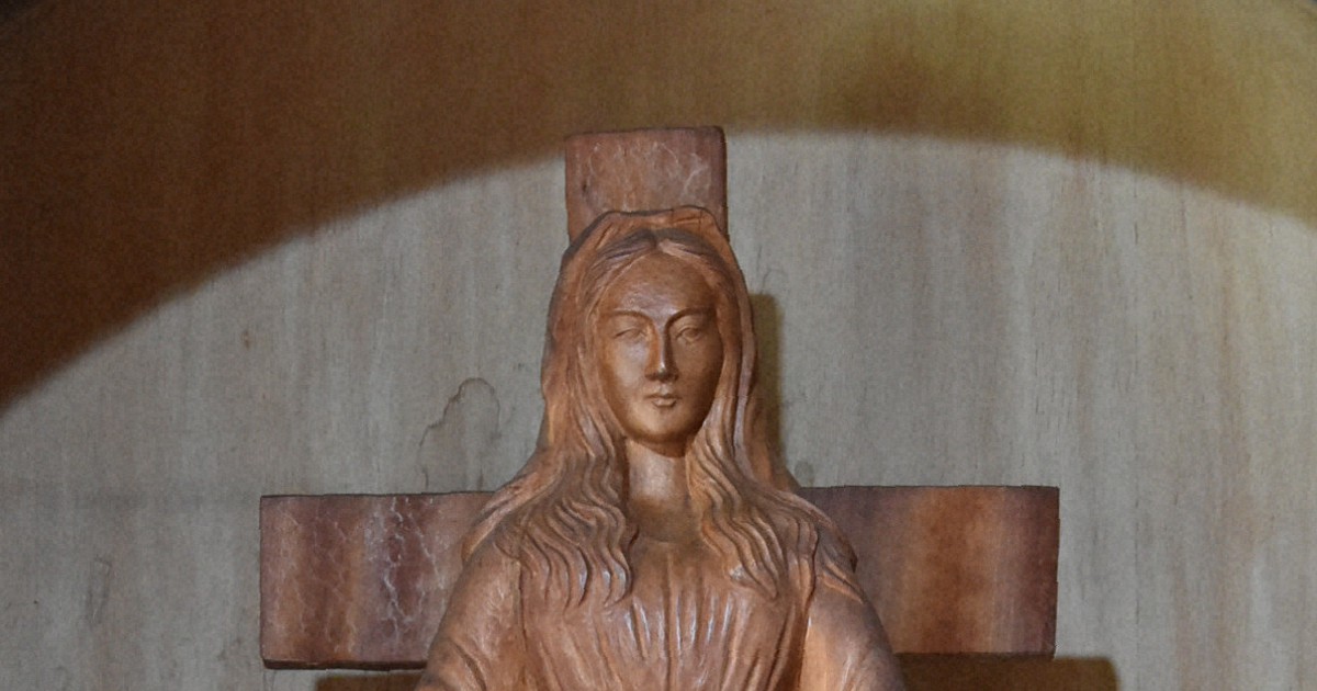 涙流す「奇跡のマリア像」 秋田のカトリック聖地、海外から連日巡礼