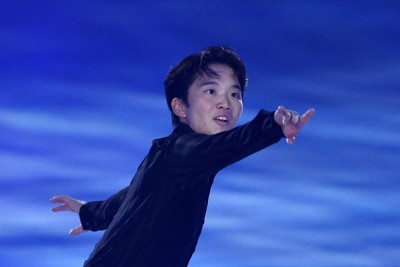 演技を披露する友野一希＝コーセー新横浜スケートセンターで2023年6月30日、猪飼健史撮影