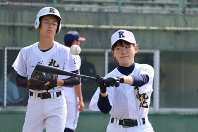 最後の夏、女子ノッカーとして 高校野球・札幌北、手にまめ作り | 毎日新聞