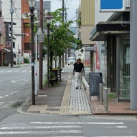 球磨川からほど近い市の中心部＝熊本県人吉市で2023年7月4日午後3時28分、吉田航太撮影