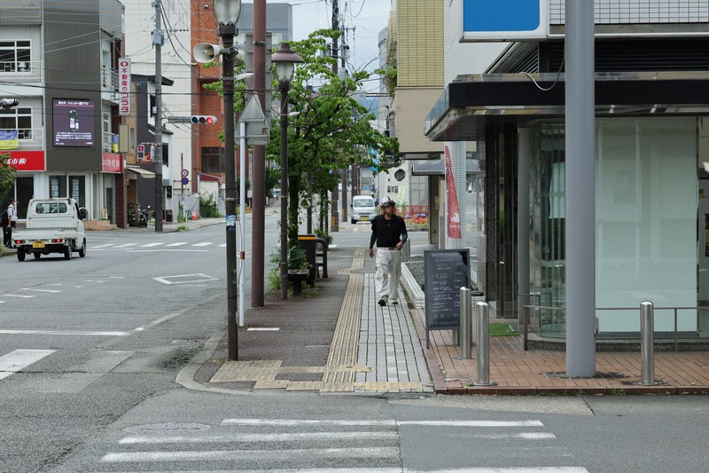 球磨川からほど近い市の中心部＝熊本県人吉市で2023年7月4日午後3時28分、吉田航太撮影