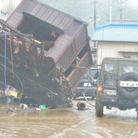 【九州豪雨発生時】多くの民家や商店が被害を受けた人吉市下青井町＝熊本県人吉市で2020年7月5日午後3時47分、上入来尚撮影
