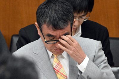 衆院地域活性化・こども政策・デジタル社会形成に関する特別委員会で自民党の井原巧氏の質問を聞く河野太郎デジタル相＝国会内で2023年7月5日午後1時6分、竹内幹撮影