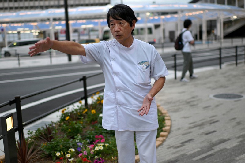 無反応だった元首相のAED 医師が直面した絶望的な緊急事態 | 毎日新聞