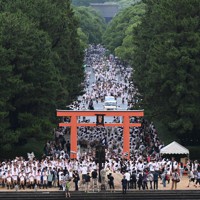 【とりひき】18祭 福岡 祭りの安全願い 博多祇園山笠 お汐井とり [写真特集1/8] | 毎日新聞