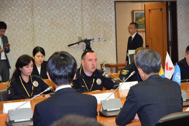 ウクライナ　ウクライナ警察　制服　民警　警察 ウクライナ警察、日本で身元確認の研修開始 侵攻で遺体多数