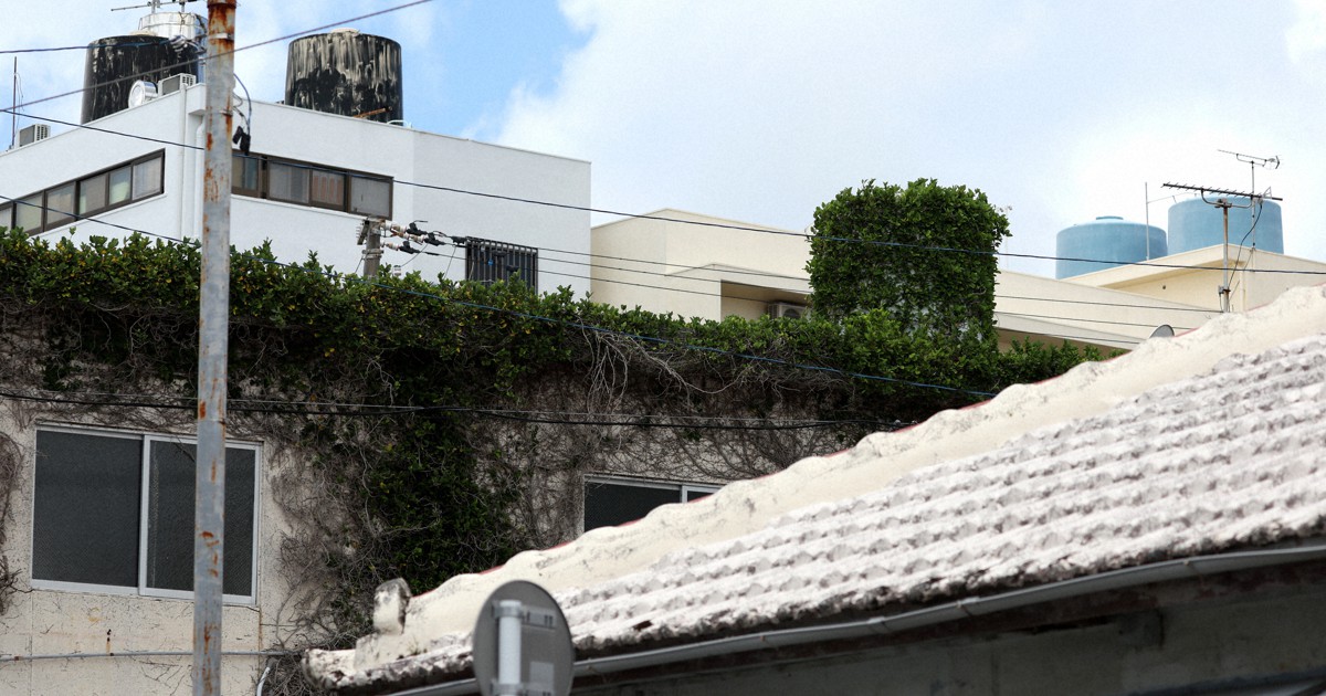 24色のペン：タンクのある風景＝喜屋武真之介（写真部兼那覇支局