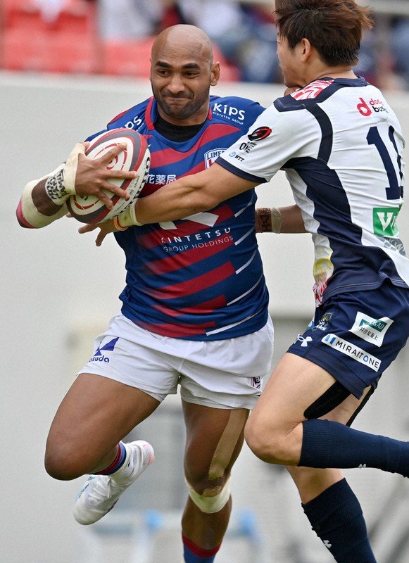 花園で活躍するマシレワ選手（左）＝東大阪市花園ラグビー場で2023年5月13日、川平愛撮影