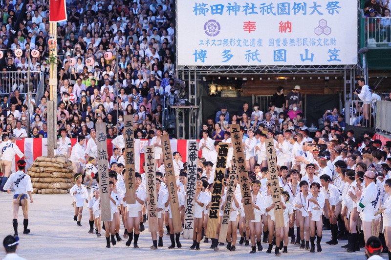 山笠娘 追い山笠」でフィナーレ 博多祇園山笠 [写真特集3/32] | 毎日新聞