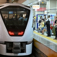 スペーシアX出発式 東武鉄道新型特急車両 [写真特集1/11] | 毎日新聞