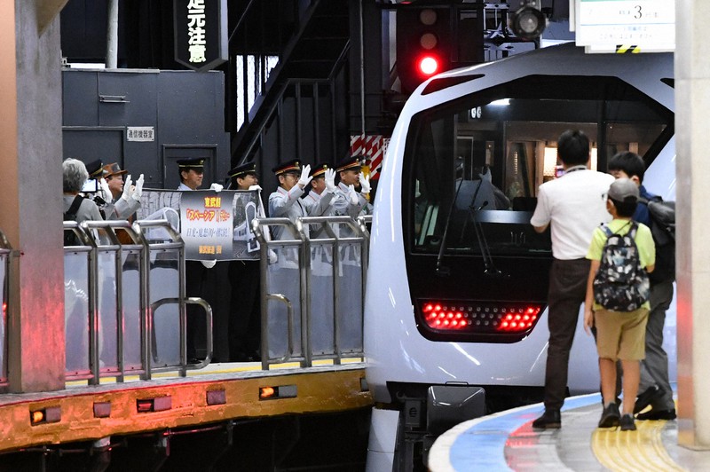 スペーシアX出発式 東武鉄道新型特急車両 [写真特集1/11] | 毎日新聞