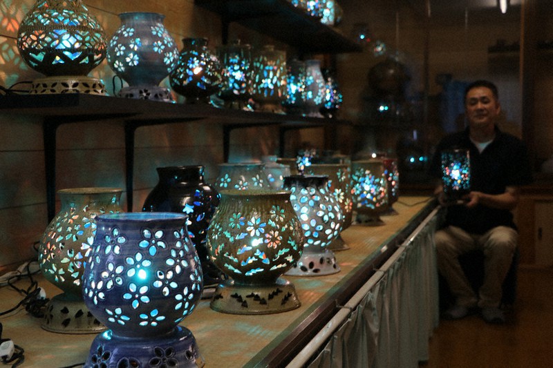 涼やかに、回り灯籠 直方で展示会 ／福岡 | 毎日新聞