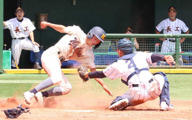 夏の高校野球 長崎大会 3回戦 海星、延長競り勝つ 創成館など8強入り