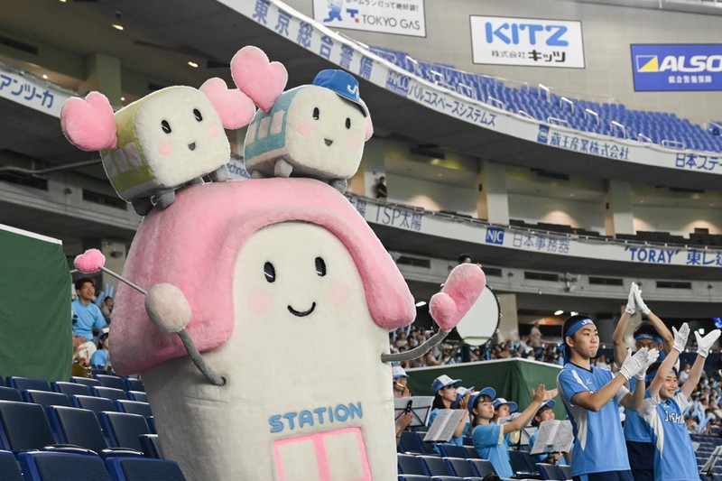JR四国（高松市）の応援団（2回戦） 第94回都市対抗野球 [写真特集1/30
