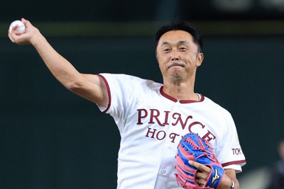 元ヤクルト・宮本慎也さん、懐かしのユニホームで始球式 都市