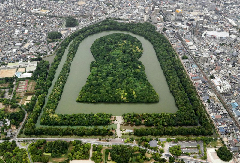 皇室スケッチ：日本最大の古墳は呼称がばらばら その理由とは