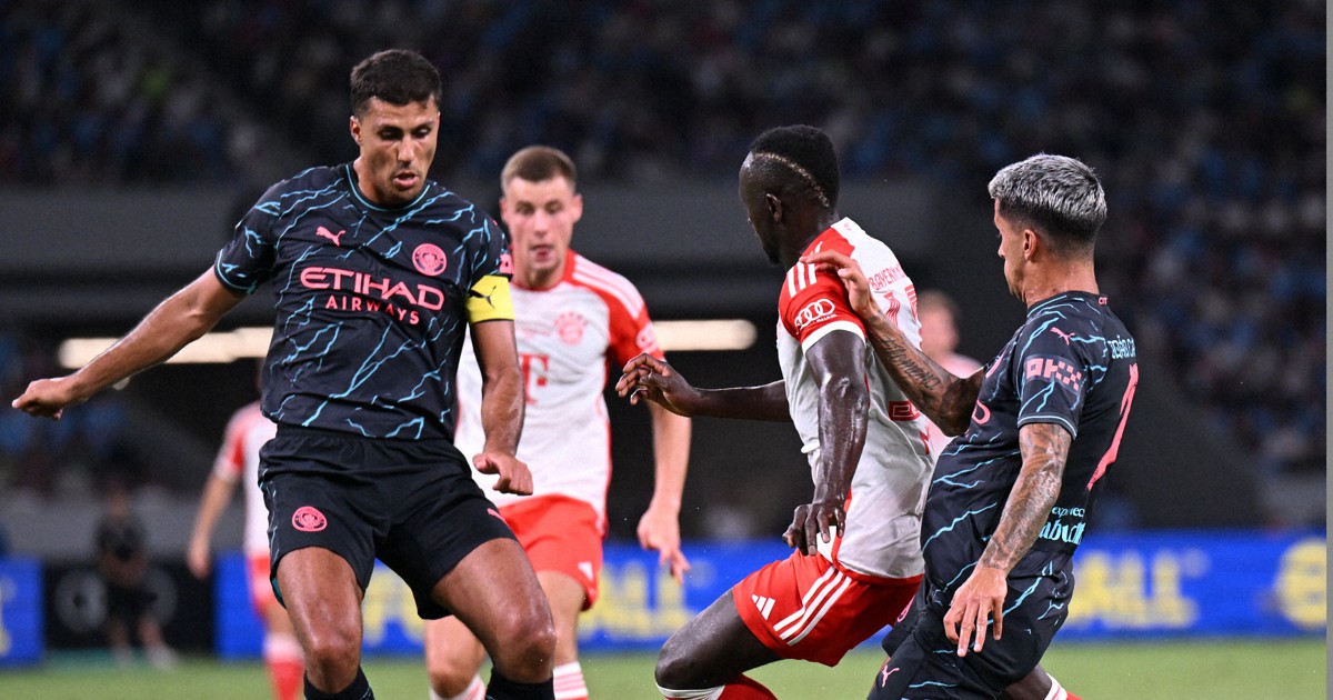 サッカー親善試合 バイエルンミュンヘン－マンチェスターシティ [写真