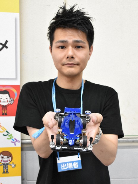 最強ミニ四駆、初代王者は「キモヲタ・ぶる～」号 大阪の職人技 | 毎日新聞