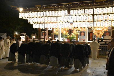 Amazon.co.jp: 祇園の祇園祭: 神々の先導者 宮本組の一か月